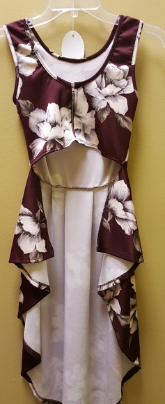 Ladies Beautiful Maroon  Flower Top - Picture 3 of 3
